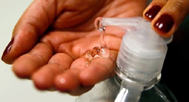 Excesso de álcool em gel pode ocasionar danos à pele