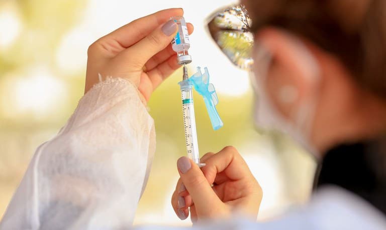 Covid-19: distribuídas mais de 519 milhões de doses de vacinas