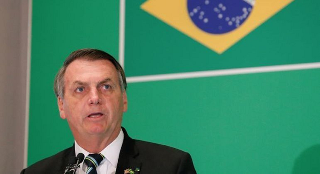Bolsonaro diz que deixará governo de forma democrática se perder eleições
