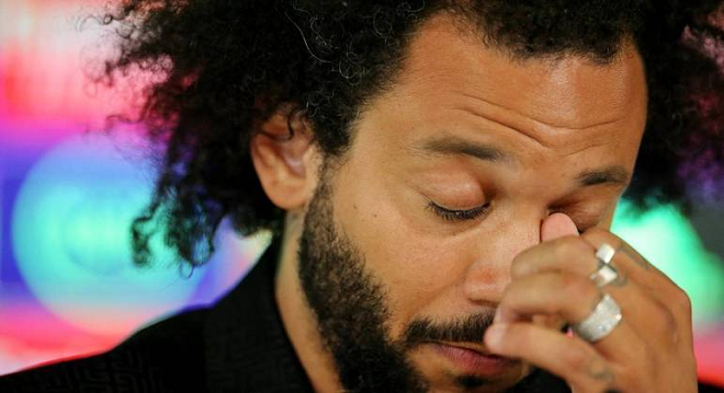 Marcelo cai em lágrimas em despedida do Real Madrid