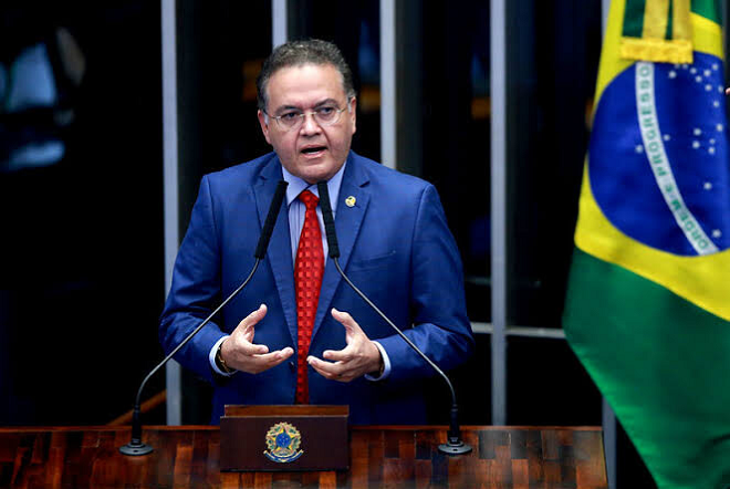 Roberto Rocha sai em defesa de famílias contra limitação em planos de saúde