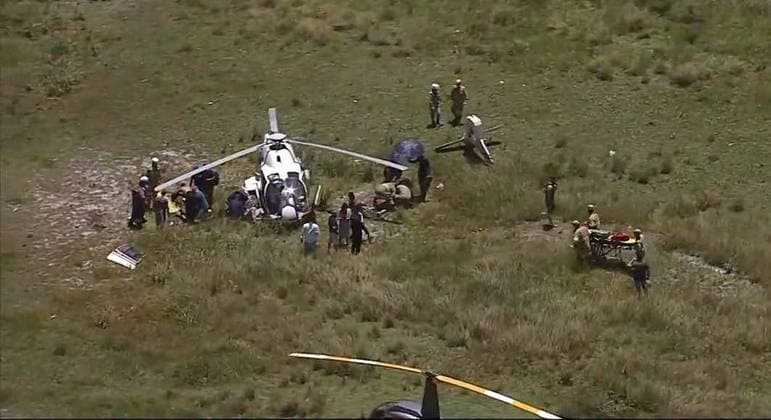 Helicóptero cai e deixa cinco feridos na zona oeste do Rio