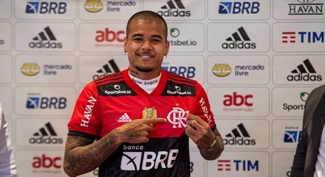 Kenedy deixa o Flamengo após Chelsea solicitar retorno imediato