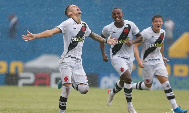 Vasco vence Madureira com tranquilidade e assume a ponta do Carioca