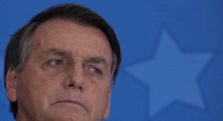 Bolsonaro relaciona queda de homicídios ao acesso às armas