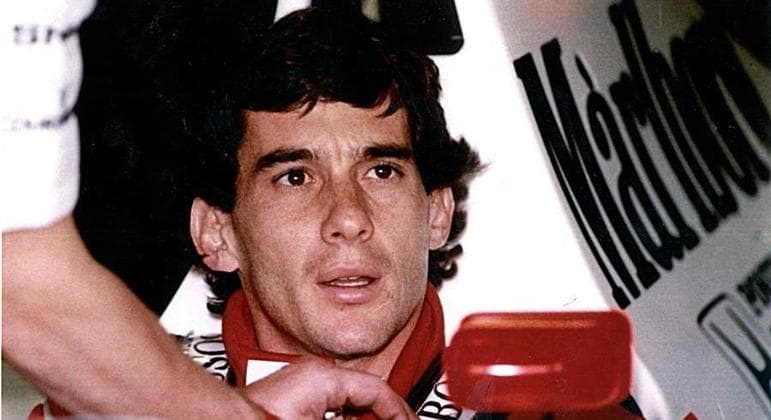 https://esportes.r7.com/fora-de-jogo/artista-simula-rosto-de-ayrton-senna-em-homenagem-ao-aniversario-do-piloto-brasileiro-22032022