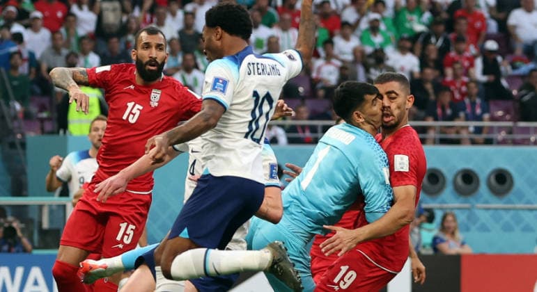 Partida entre Inglaterra e Irã tem protestos dos jogadores
