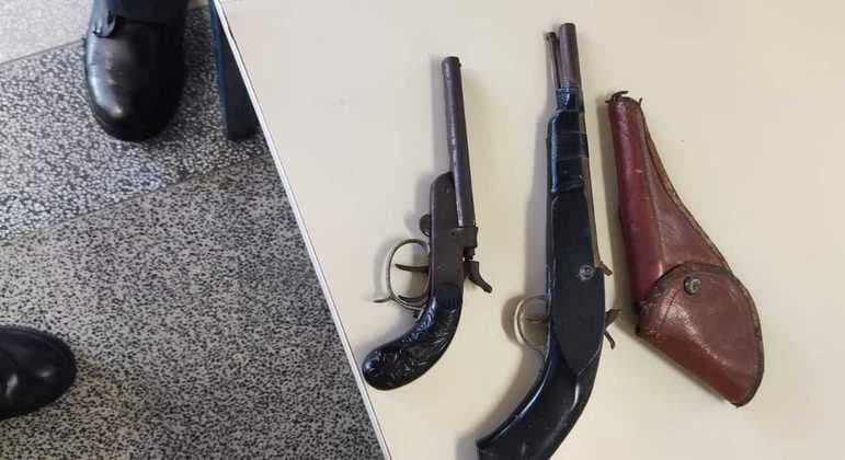 Polícia investiga pais de menina de 3 anos que levou armas na mochila para a creche