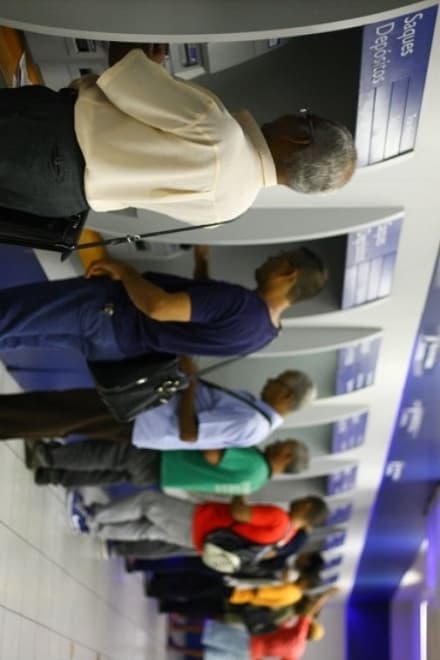 Auxílio Brasil de R$ 600 começa a ser pago nesta terça (9)