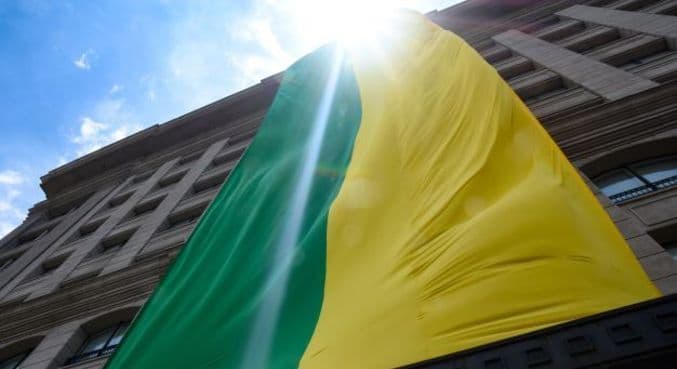 Bancos, serviços e órgãos públicos têm horário especial nesta quinta