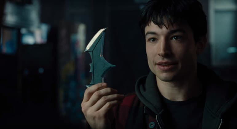 Ezra Miller quebra silêncio sobre escândalos