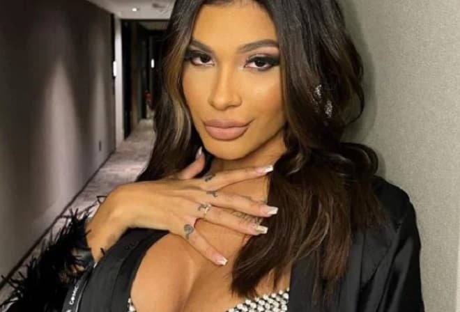 Funkeira Pocah segura pum e vai parar em hospital. Entenda por quê