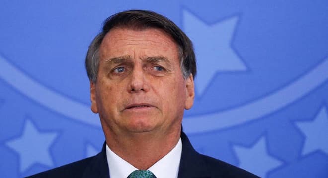 Bolsonaro cobra da Petrobras redução do preço dos combustíveis