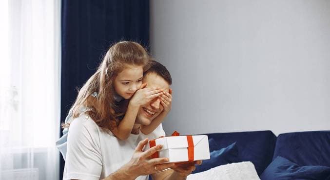 Preço de presentes e serviços no Dia dos Pais quase dobra
