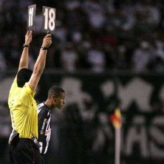Estreia de Neymar no profissional completa 13 anos