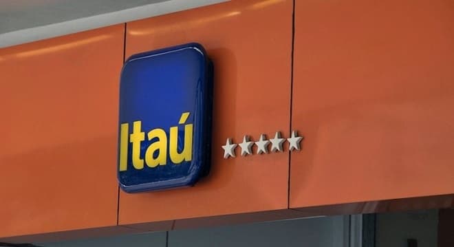 Itaú vai ressarcir clientes prejudicados por pane; veja nota