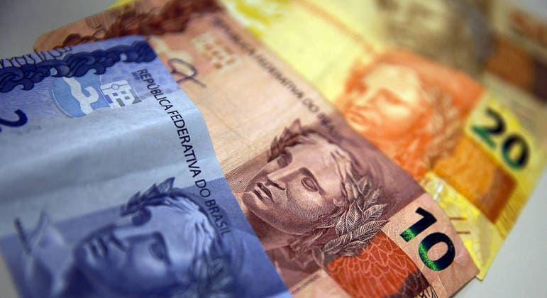 Governo aumenta salário mínimo para R$ 1.302 a partir de 2023