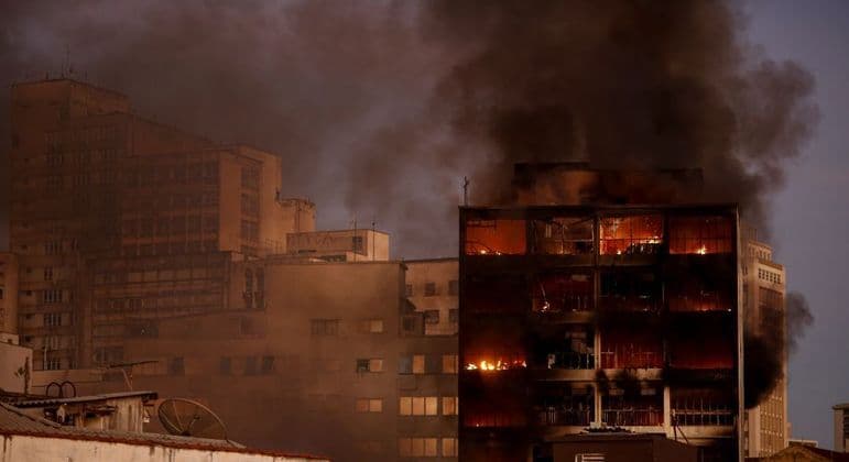 Incêndio em São Paulo condena três construções