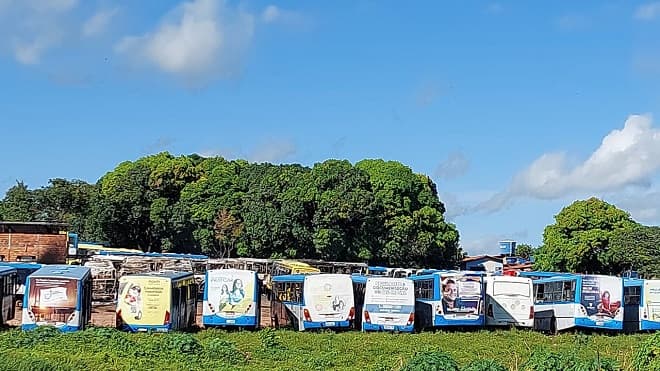 Incêndio em garagem atinge mais de 10 ônibus em São Luís
