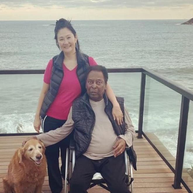 De casa, Pelé envia mensagem de ‘amor’ contra ‘tratamento difícil’