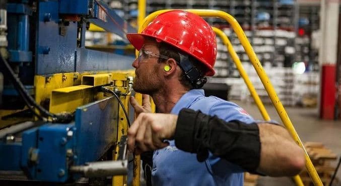 Produção industrial cresce pelo 4º mês seguido, aponta IBGE
