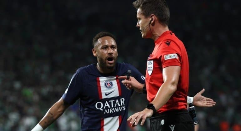 Técnico do PSG sai em defesa de Neymar após nova polêmica