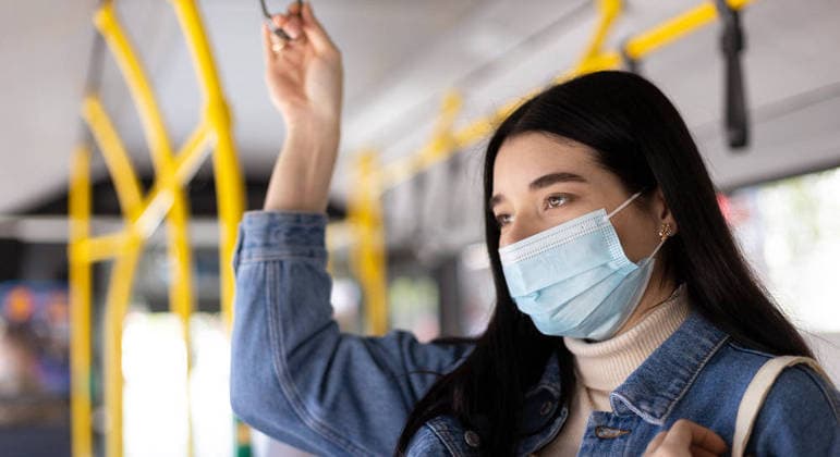 Máscaras voltam a ser obrigatórias no transporte público