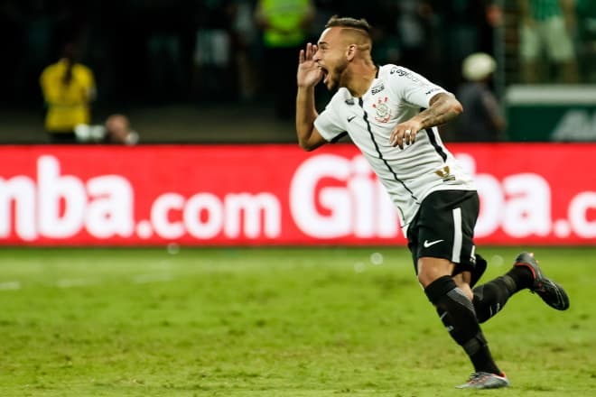 Para compensar eliminação do Paulista, Corinthians fecha com Maycon