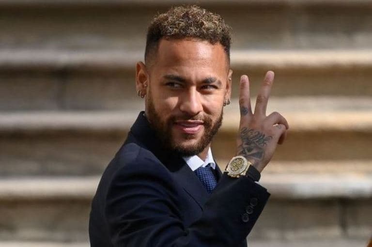 Promotoria retira acusações de fraude e corrupção contra Neymar