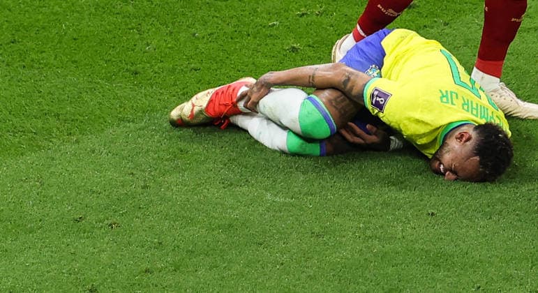 Neymar, no máximo, deverá ficar no banco nas oitavas