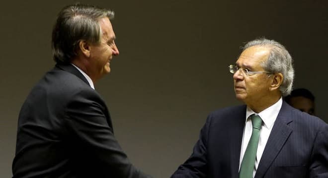 Bolsonaro diz que Paulo Guedes deve ser mantido em caso de reeleição