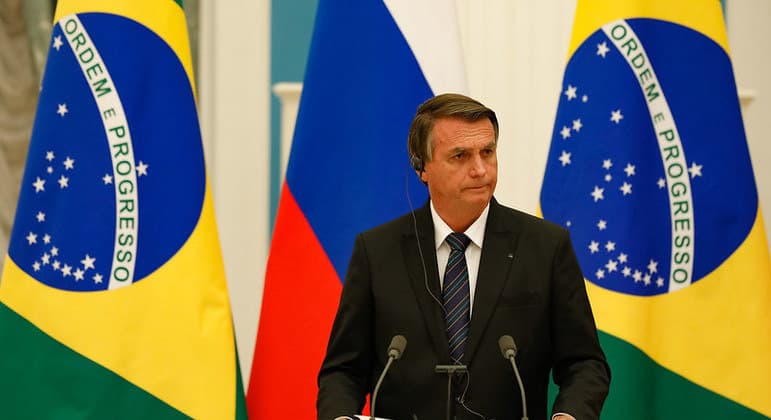 Na Rússia, Bolsonaro anuncia crédito para Petrópolis (RJ)