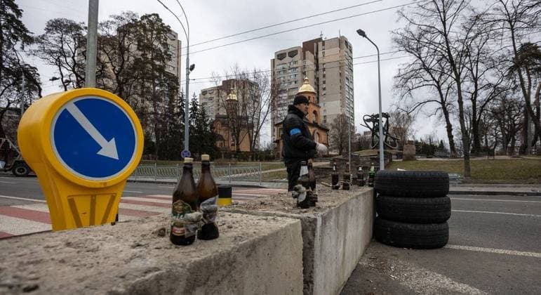 Ataques a prédios de Kiev deixam ao menos quatro mortos