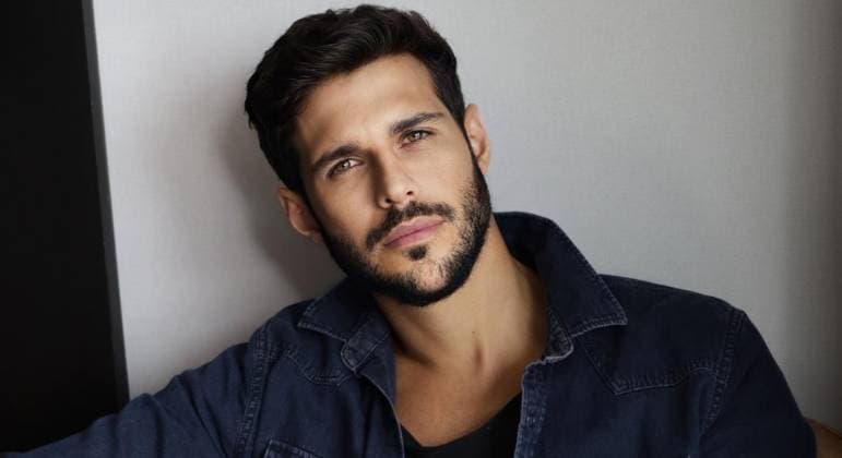 Ex-BBB Rodrigo Mussi está mais calmo após uso de sedativos