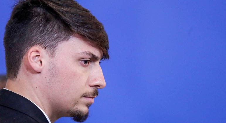 Jair Renan presta depoimento sobre suposto favorecimento de empresários
