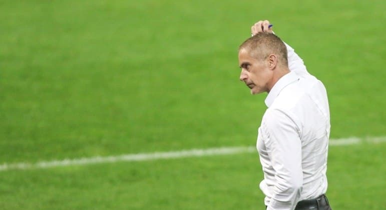 Corinthians: quem vai substituir Sylvinho? veja os nomes