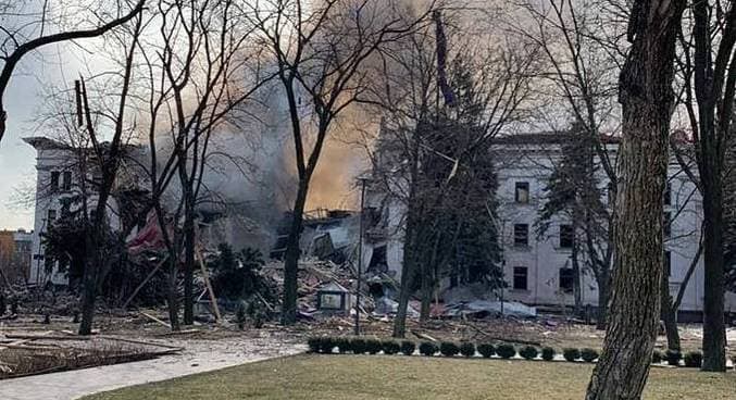 Exército russo bombardeia escola que servia de abrigo