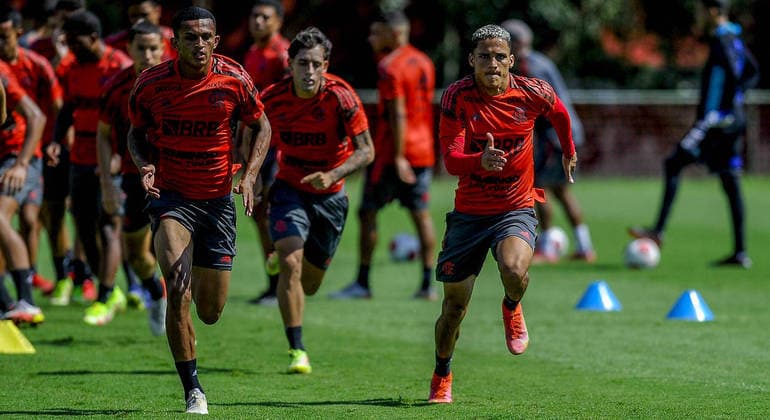 Contra a Lusa, Flamengo inicia busca de mais um Cariocão