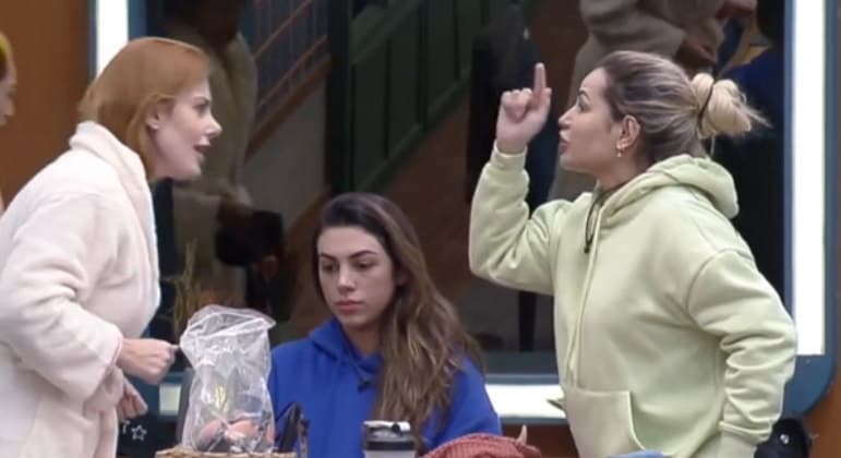 Amigas ou rivais? Equipe de Deolane posta prints de conversa com Deborah