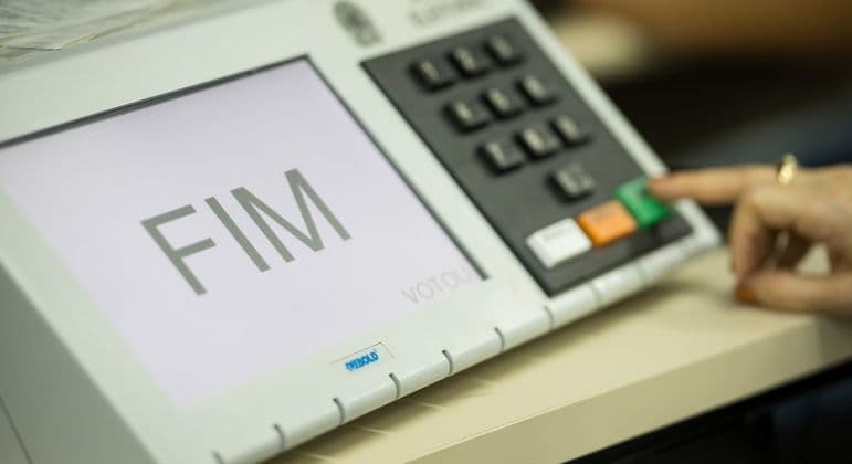 Nestas eleições, 1.319 políticos tentam se manter nos cargos