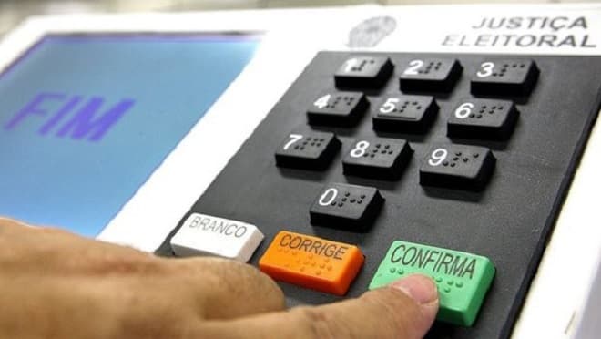 Mulher de 45 a 59 anos e com ensino médio é maioria entre eleitores