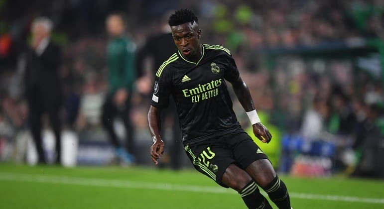 Vinicius Jr. é alvo de comentários racistas na Espanha