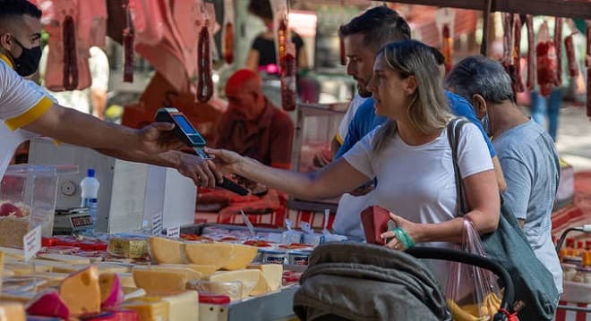 Pagamentos com cartões de crédito crescem 42% no primeiro trimestre