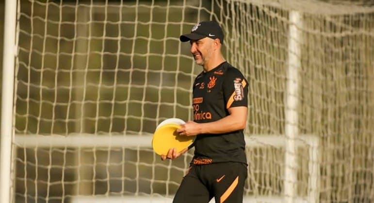 Vítor Pereira destaca classificação heroica do Corinthians