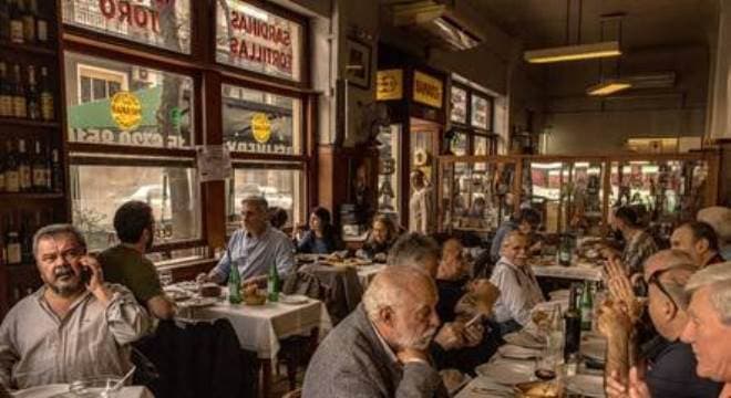 Inflação na Argentina supera os 100%, mas os restaurantes estão lotados