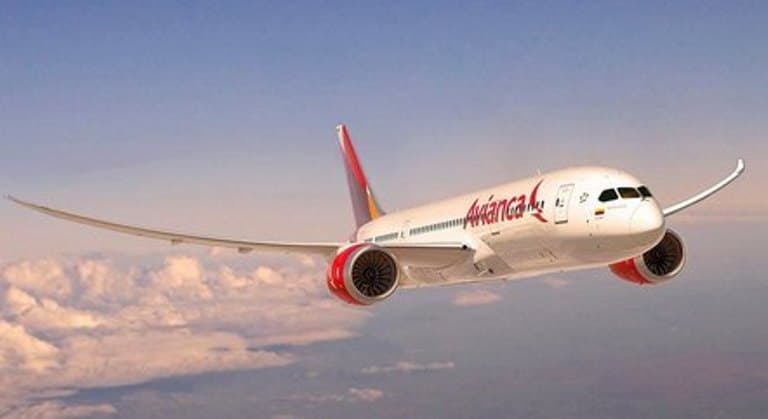 Piloto de avião com decide desligar turbina enquanto sobrevoava o Atlântico