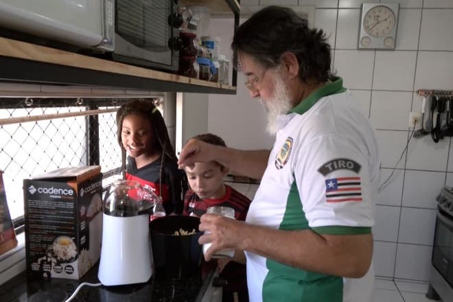 Jornalista comenta sonho de ser pai por meio da adoção