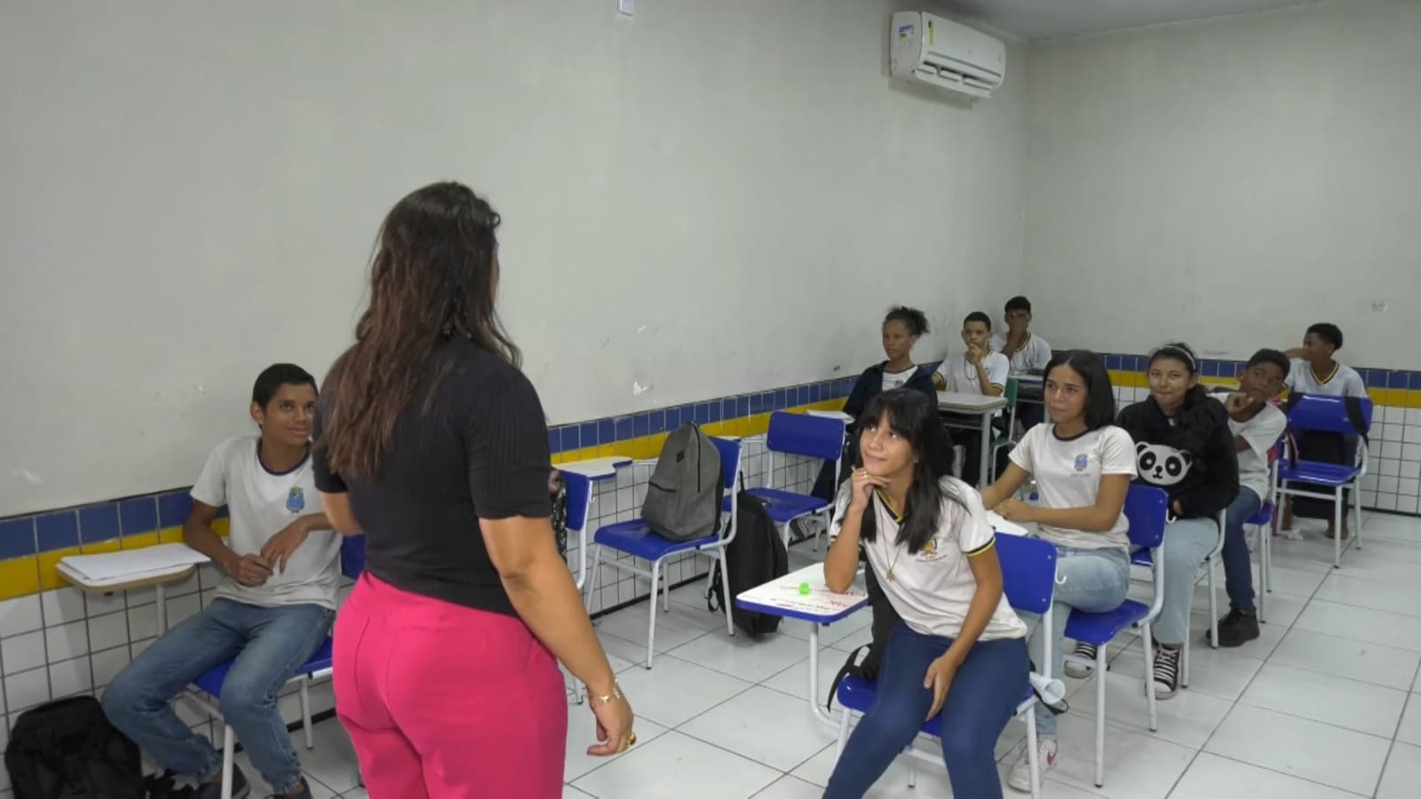 Câmara prova PL que institui o "Programa Direito na Escola”