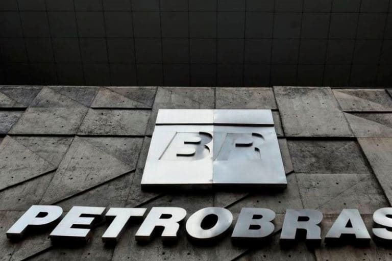 Petrobras reduz preço da gasolina para refinarias em R$ 0,14