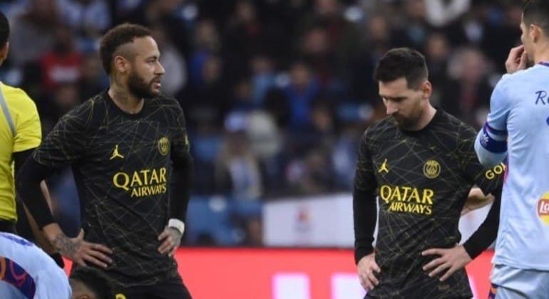 PSG vai leiloar camisas usadas por Messi, Mbappé e Neymar
